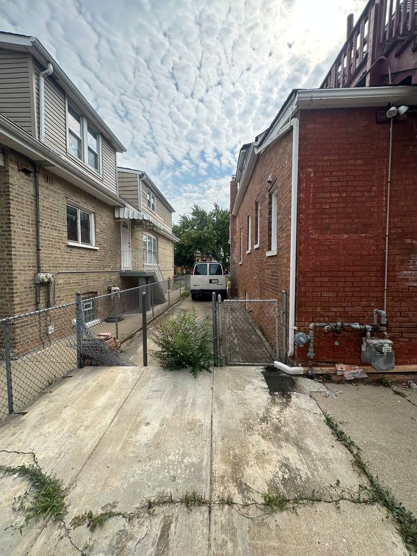20th image of 2840 N 74th Ct, Elmwood Park, IL 60707 | MLS# 12725823