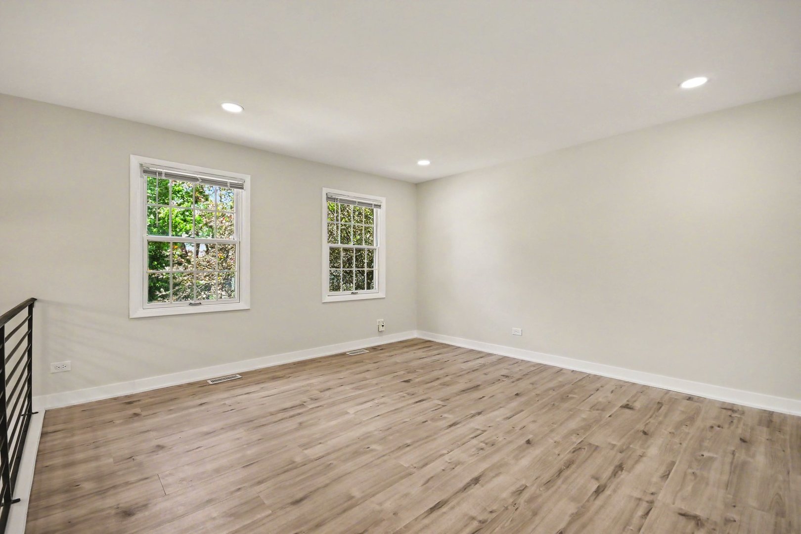 3rd image of 1312 W Oakmont Rd, Hoffman Estates, IL 60169 | MLS# 12725850
