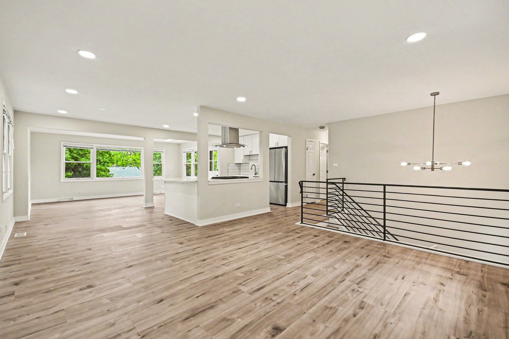 5th image of 1312 W Oakmont Rd, Hoffman Estates, IL 60169 | MLS# 12725850
