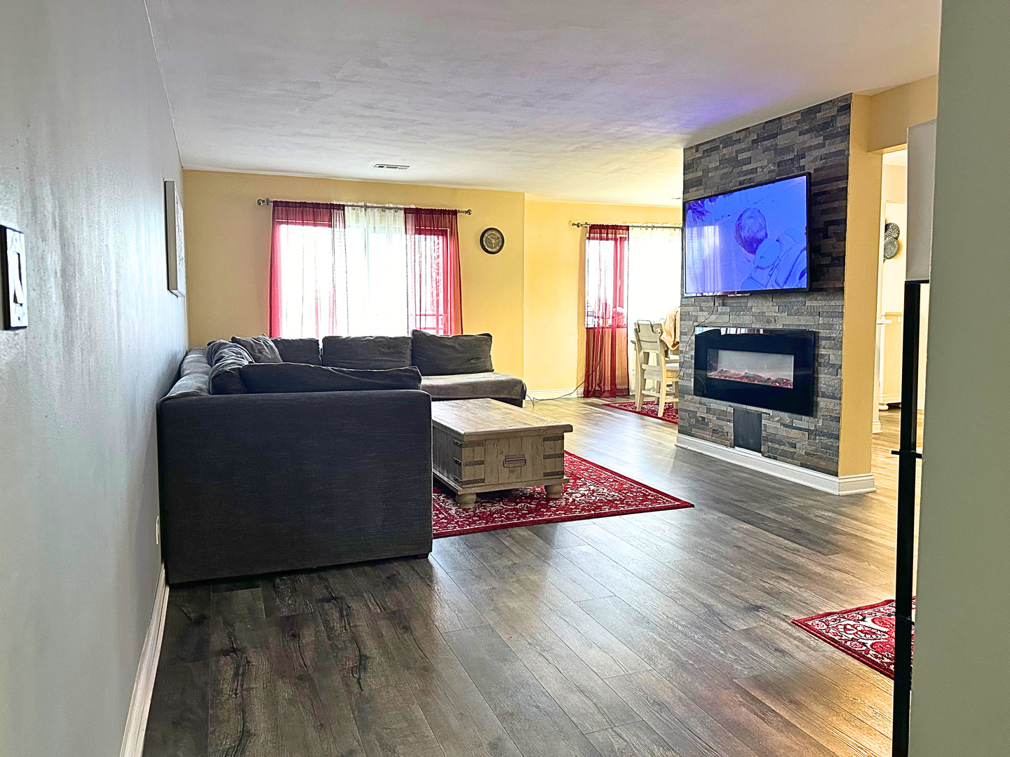 5th image of 9355 Landings Ln, Des Plaines, IL 60016