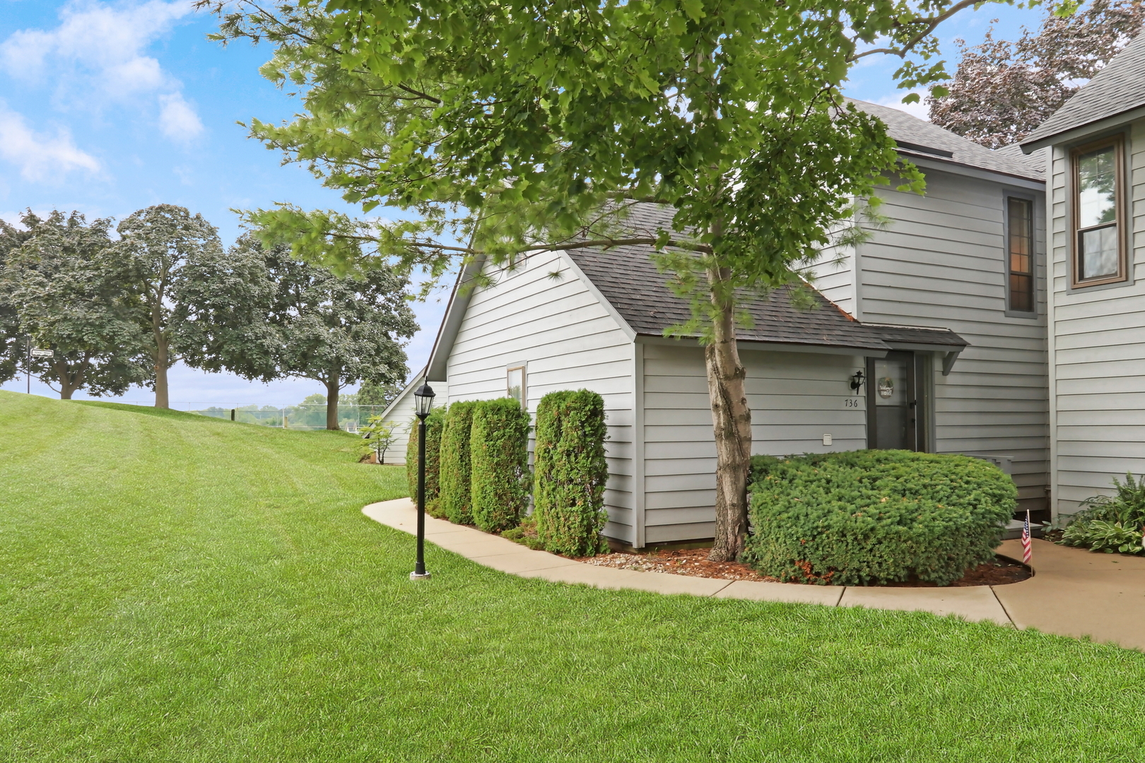 2nd image of 736 Glen Wy, Gurnee, IL 60031 | MLS# 12725864