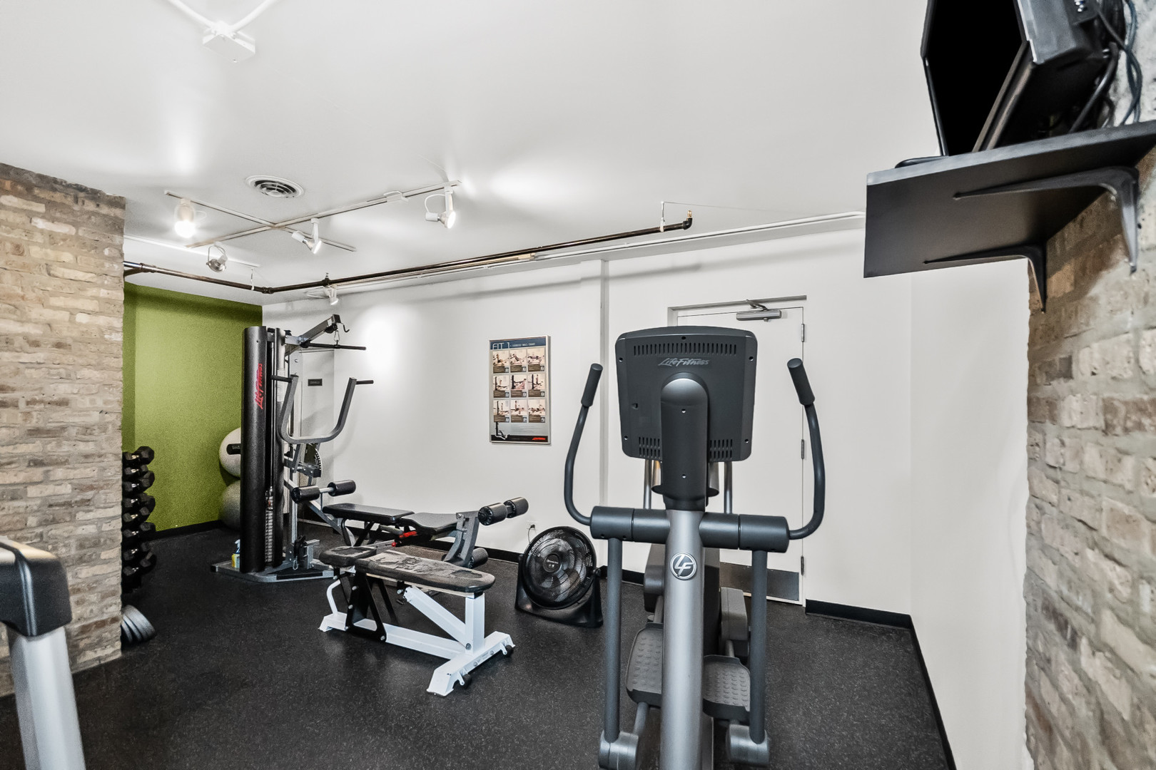 2nd image of 203 S Sangamon St, Chicago, IL 60607