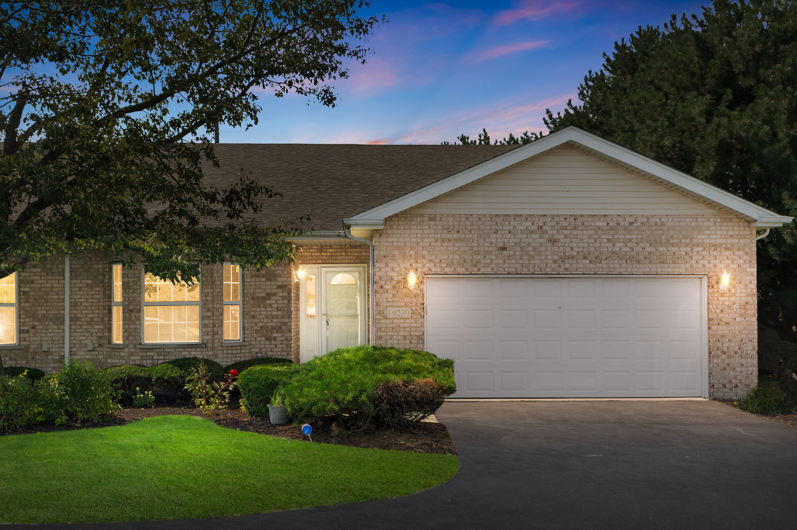 2nd image of 19230 Tramore Ln, Mokena, IL 60448 | MLS# 12725947