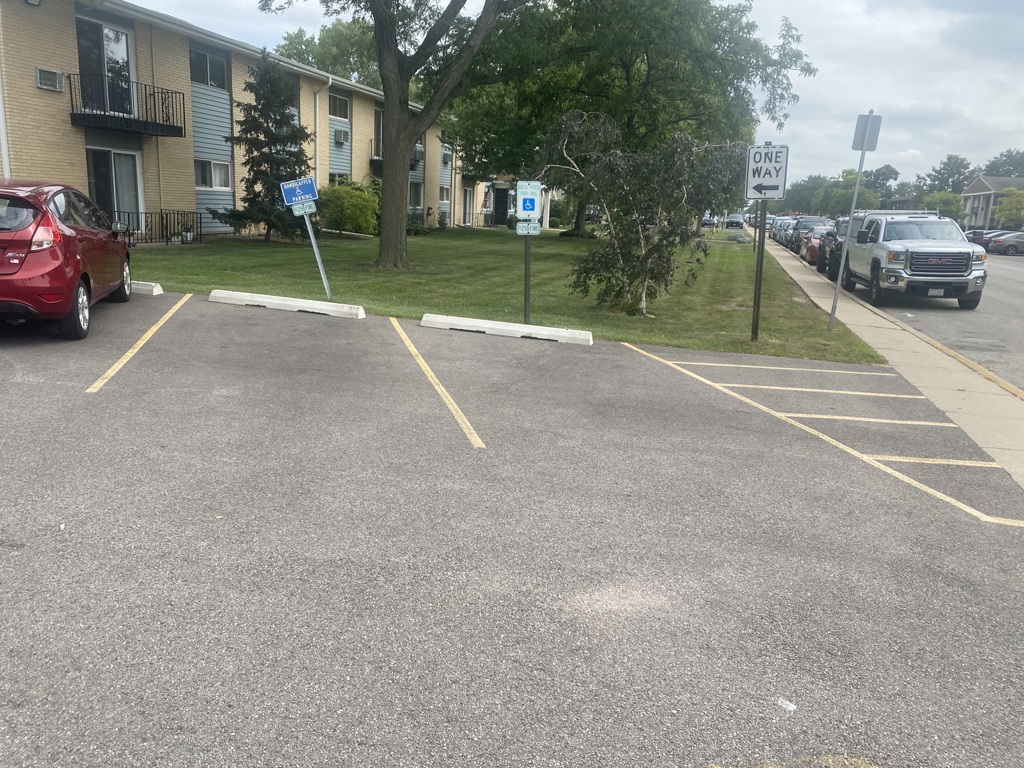 5th image of 9581 Dee Rd #2L, Des Plaines, IL 60016 | MLS# 12726010