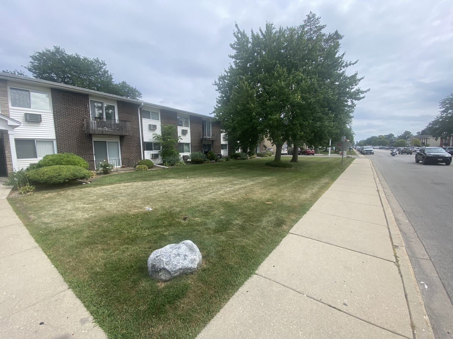 4th image of 9581 Dee Rd #2L, Des Plaines, IL 60016 | MLS# 12726010