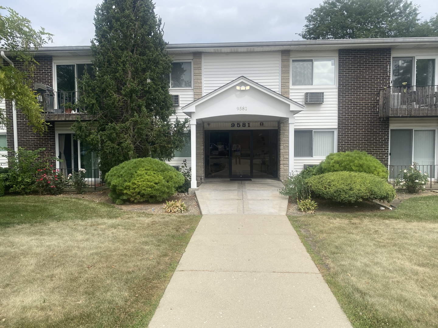 1st image of 9581 Dee Rd #2L, Des Plaines, IL 60016 | MLS# 12726010