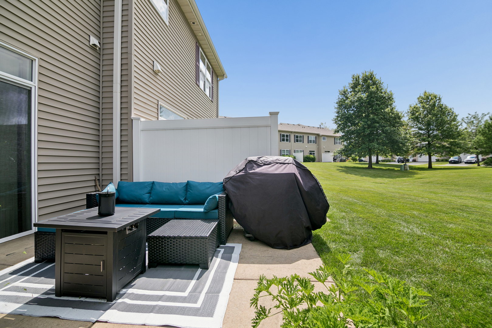 2nd image of 511 Majestic Ln, Oswego, IL 60543