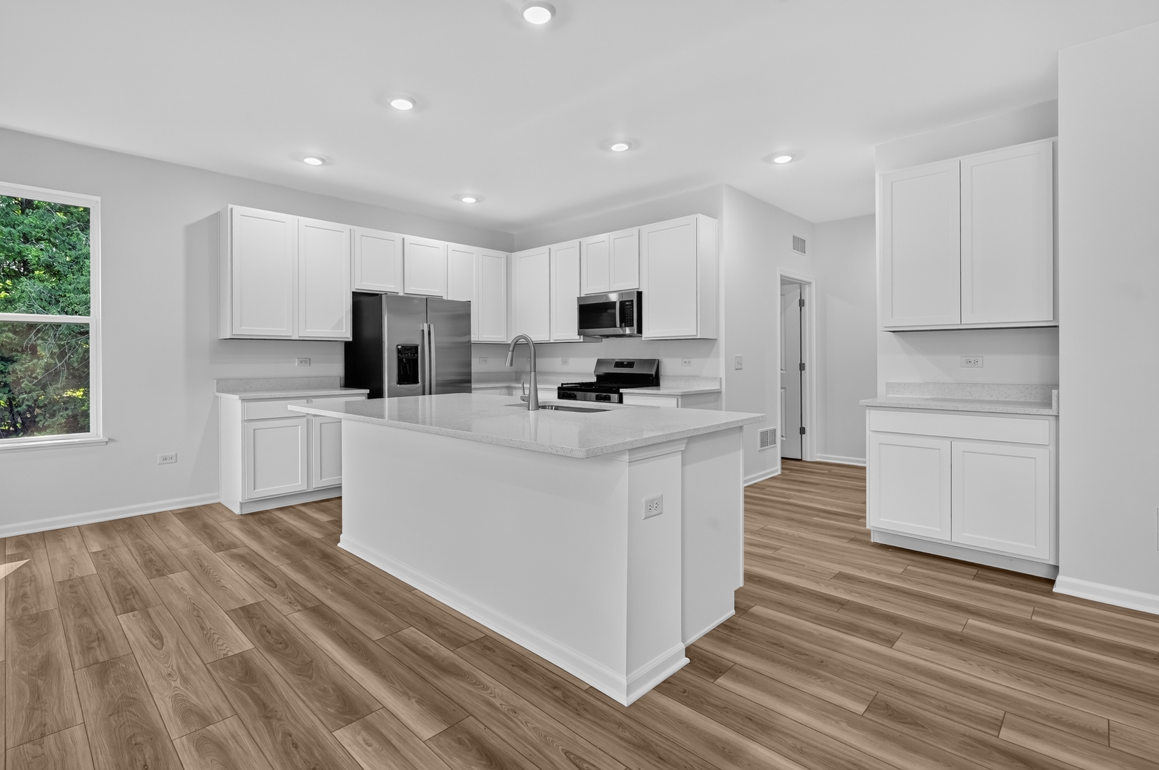 2nd image of 420 Rockwell Rd, Aurora, IL 60506 | MLS# 12726075