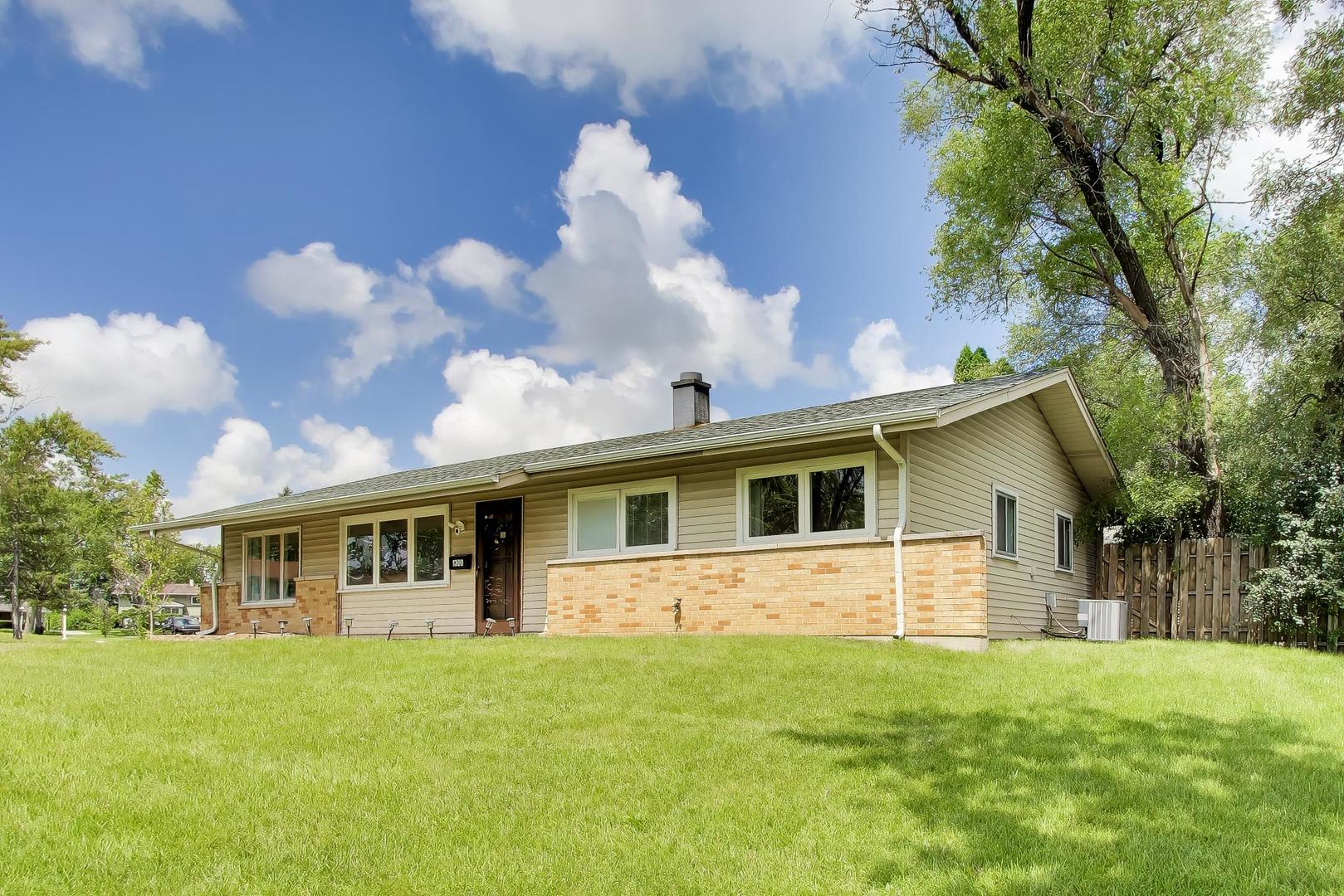 2nd image of 1300 Jefferson Rd, Hoffman Estates, IL 60169 | MLS# 12726078