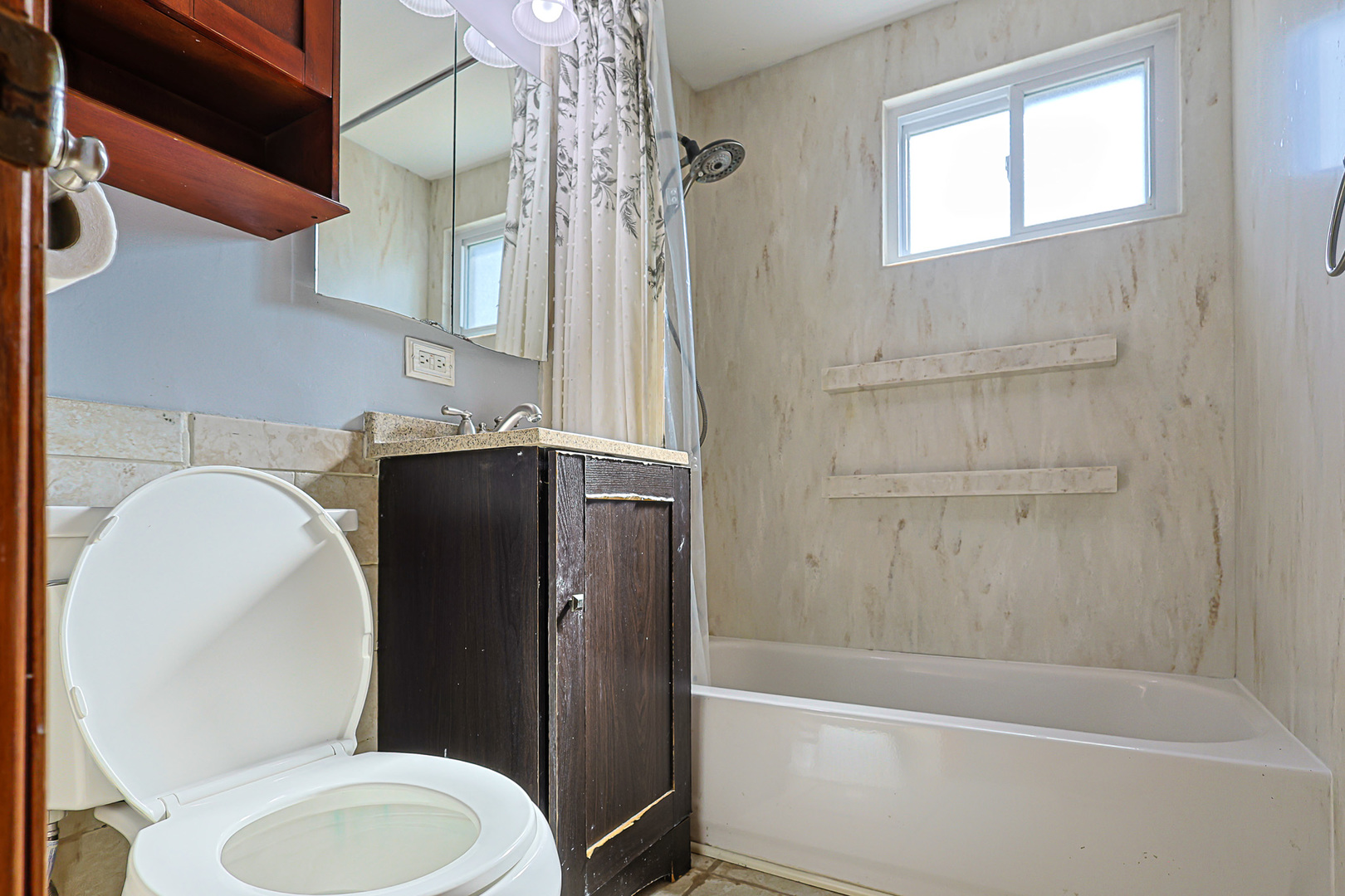 28th image of 113 Siesta Rd, Carpentersville, IL 60110 | MLS# 12726250