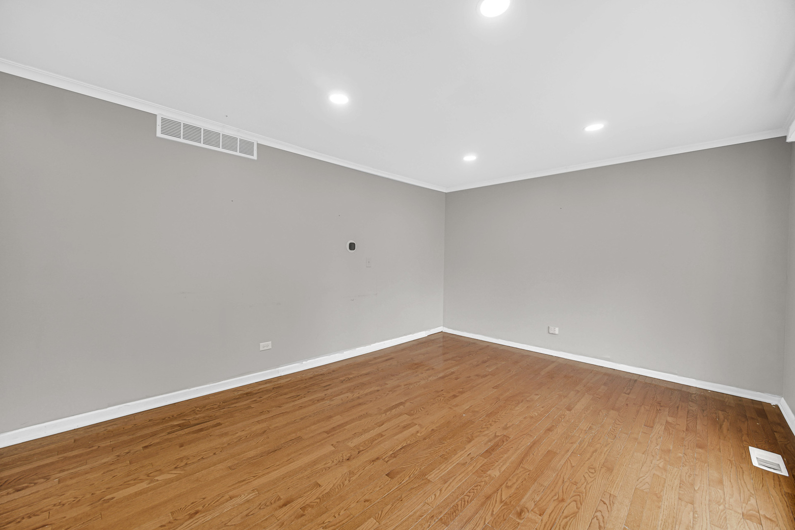 3rd image of 915 Wampum Ct, Carol Stream, IL 60188 | MLS# 12726258