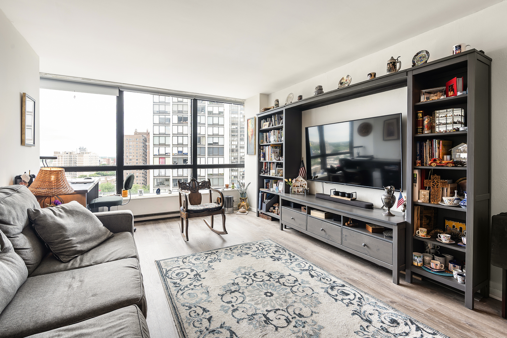 4th image of 5415 N Sheridan Rd, Chicago, IL 60640