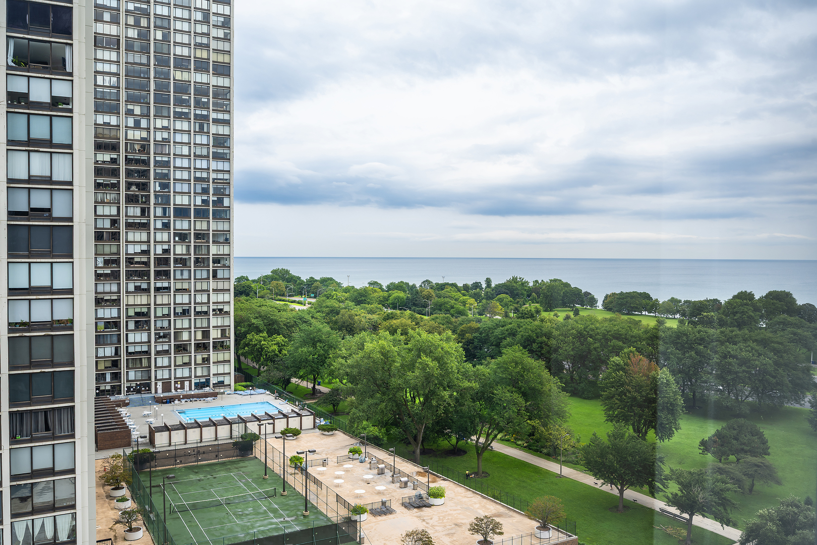 2nd image of 5415 N Sheridan Rd, Chicago, IL 60640