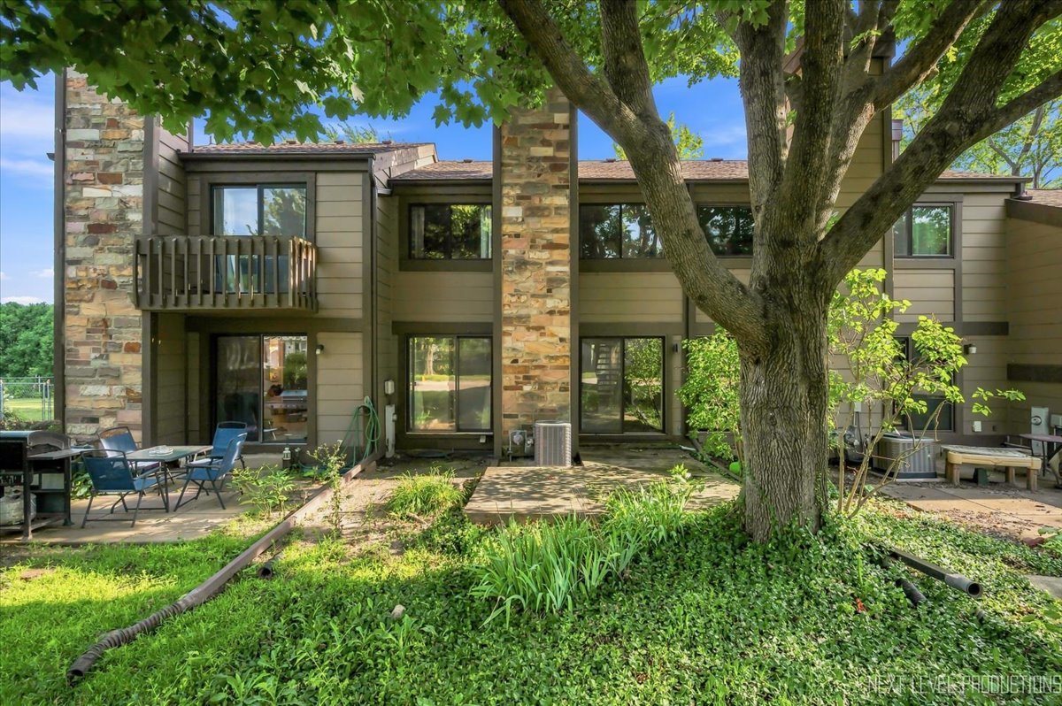 4th image of 175 N Glengarry Dr #C, Geneva, IL 60134 | MLS# 12726432