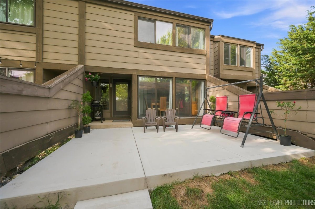 2nd image of 175 N Glengarry Dr #C, Geneva, IL 60134 | MLS# 12726432