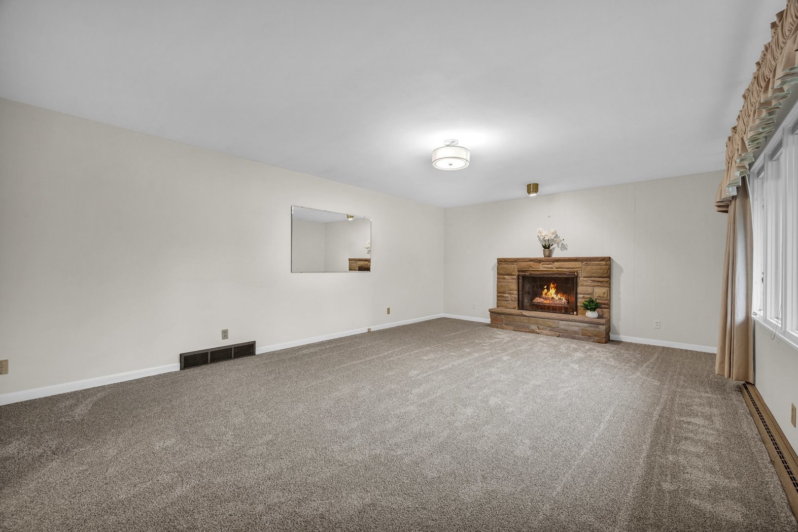4th image of 221 Hillside Ln, Bloomington, IL 61701 | MLS# 12726490