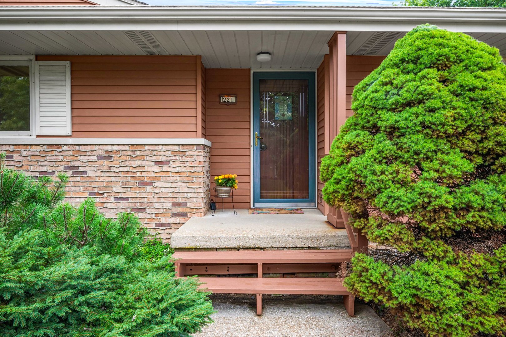3rd image of 221 Hillside Ln, Bloomington, IL 61701 | MLS# 12726490