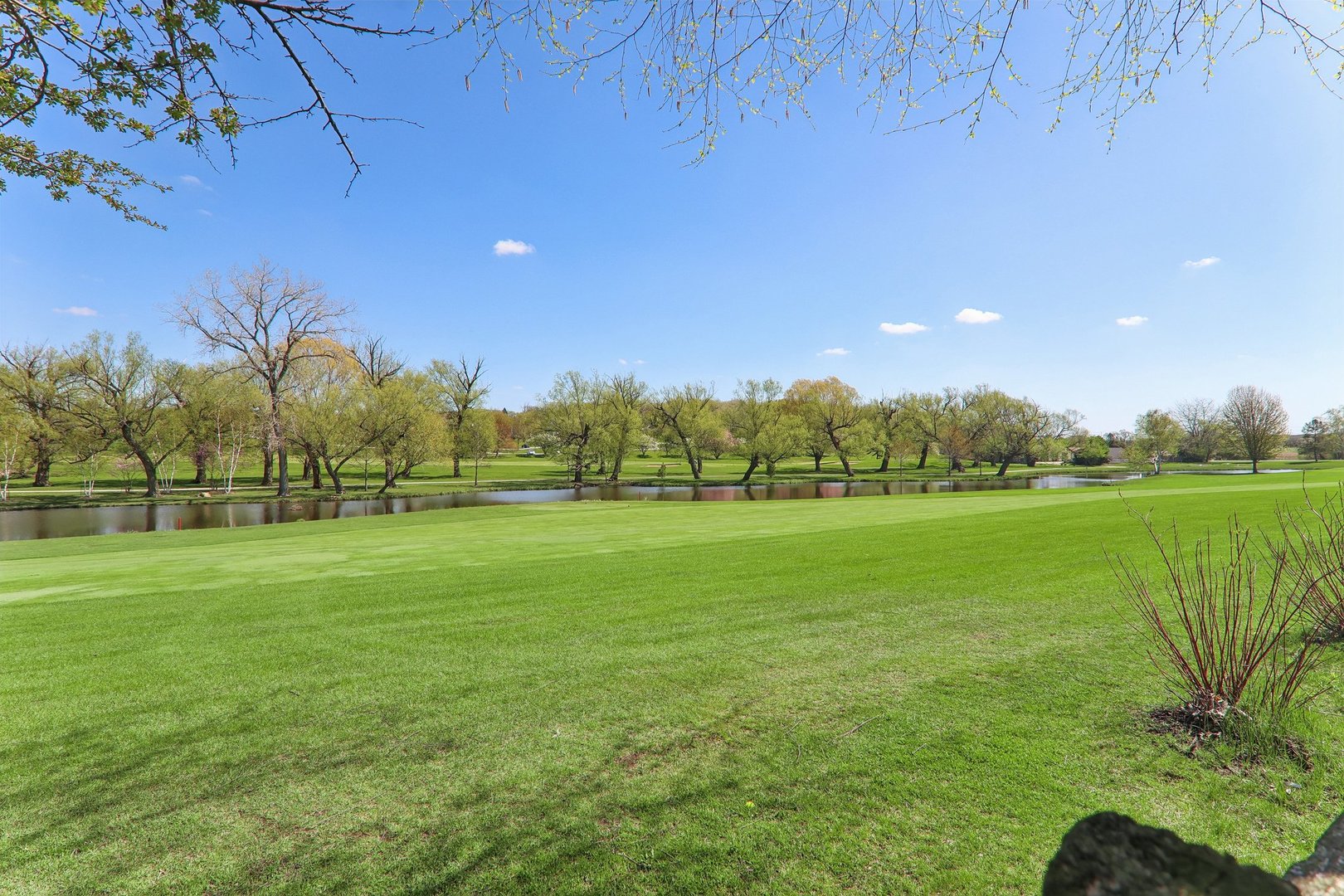 image of 930 Taylor Dr, Gurnee, IL 60031
