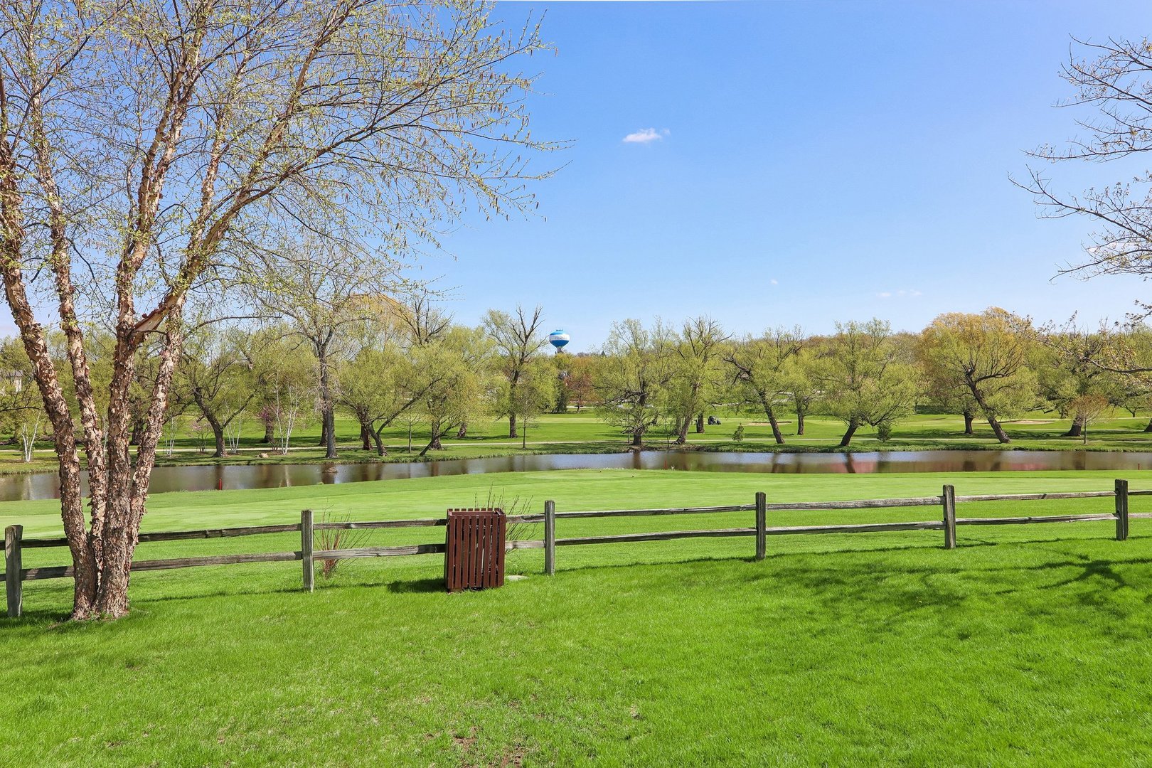 image of 930 Taylor Dr, Gurnee, IL 60031