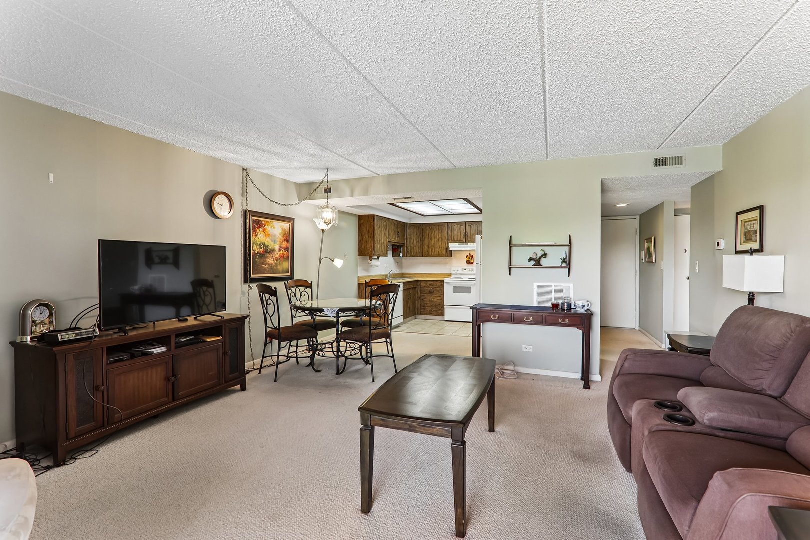 5th image of 930 Taylor Dr #104, Gurnee, IL 60031 | MLS# 12726505
