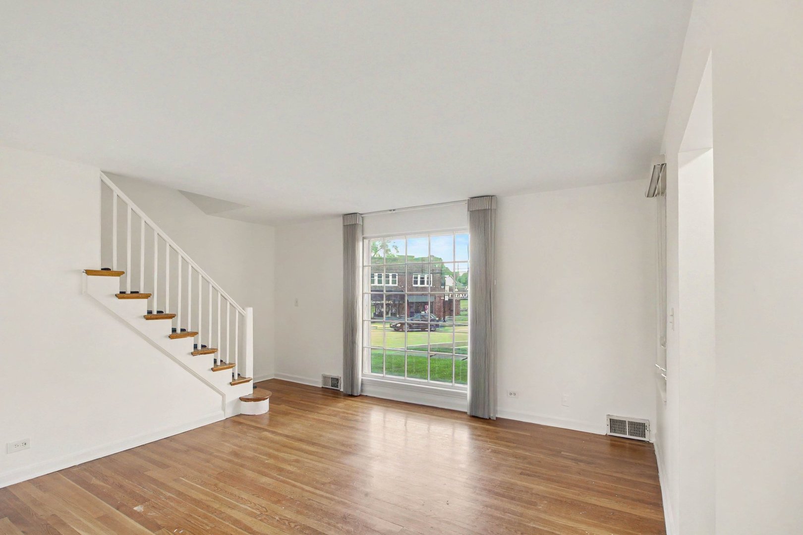 3rd image of 706 Broadview Ave, Highland Park, IL 60035 | MLS# 12726593