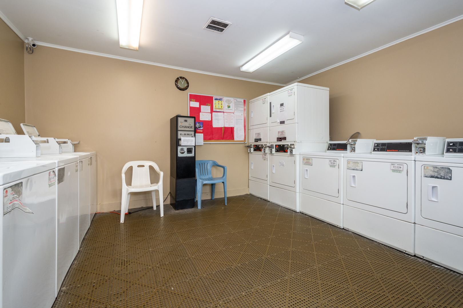 2nd image of 53 Oak Hl Colony, Fox Lake, IL 60020