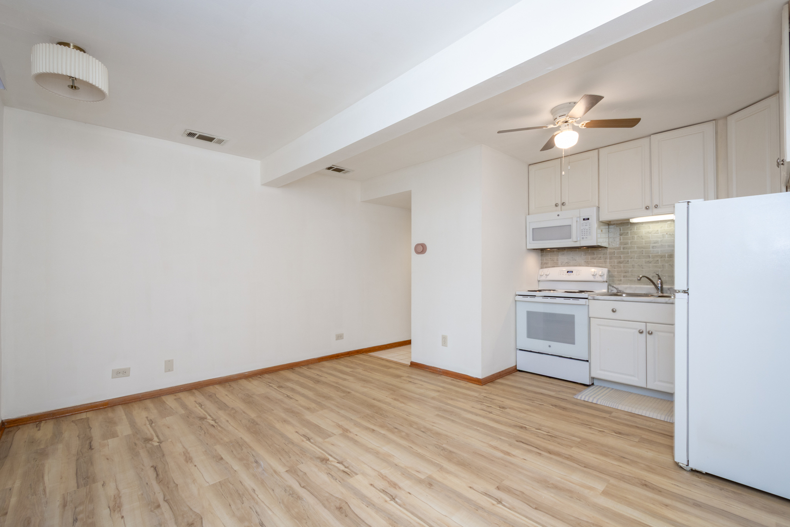 5th image of 53 Oak Hl Colony, Fox Lake, IL 60020