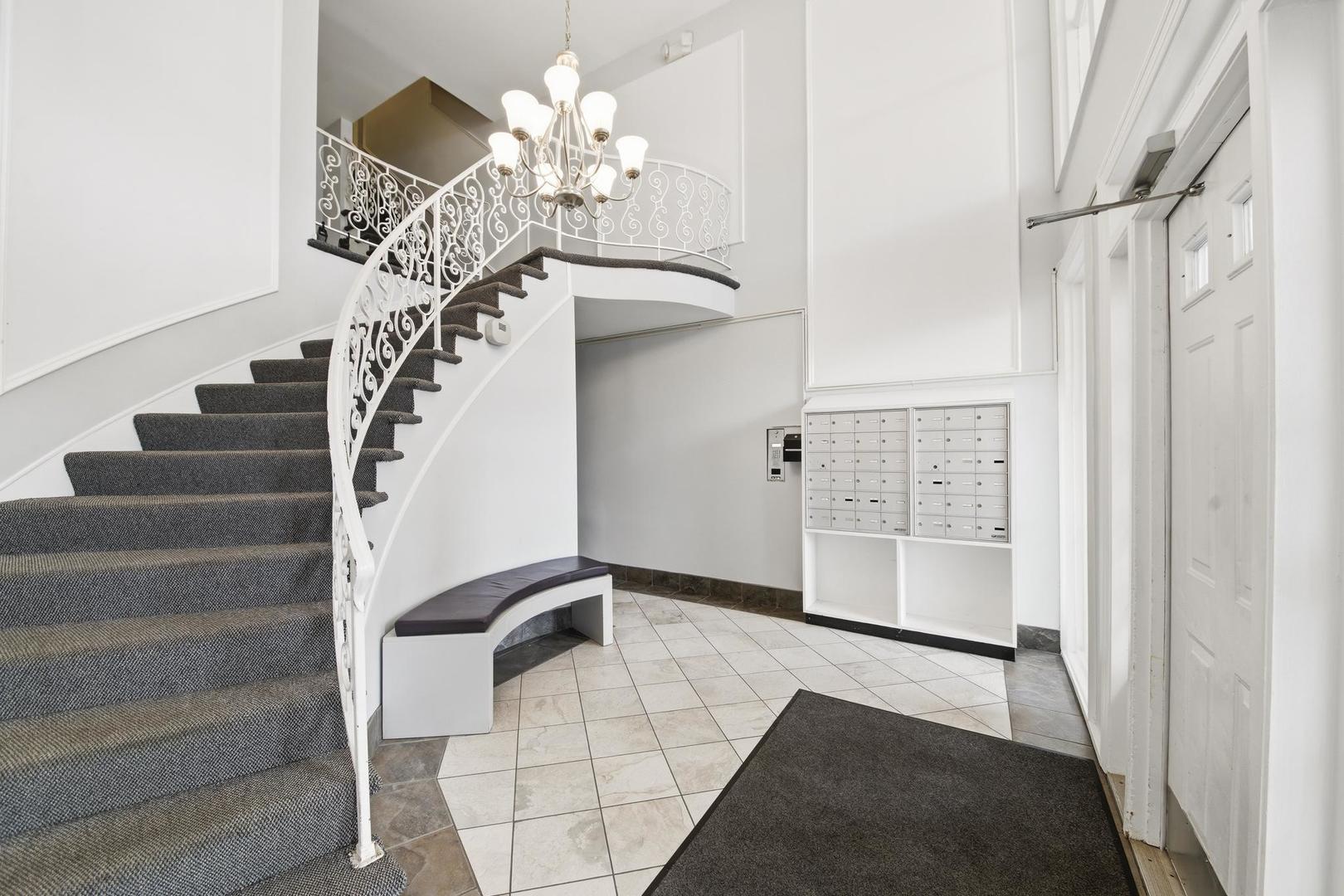 3rd image of 5300 Carriage Wy Dr, Rolling Meadows, IL 60008