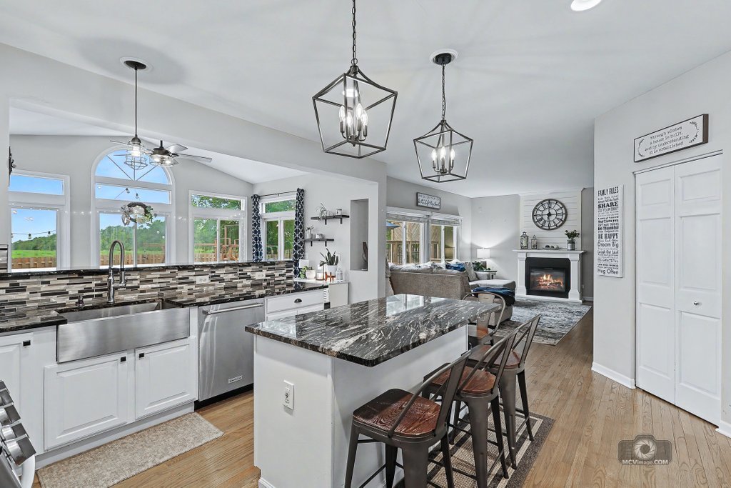 3rd image of 437 Raintree Dr, Oswego, IL 60543 | MLS# 12726943