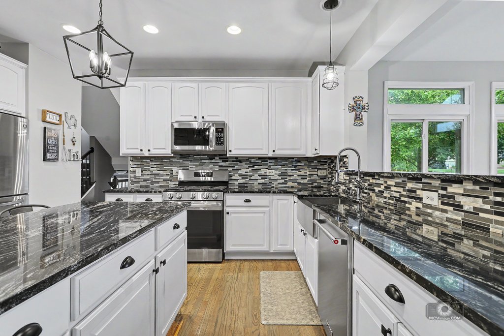 5th image of 437 Raintree Dr, Oswego, IL 60543 | MLS# 12726943