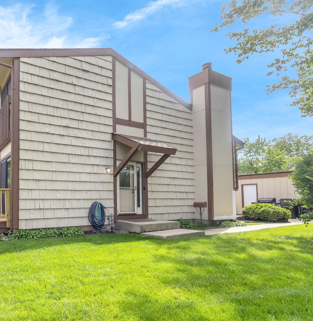 1st image of 563 N Woodfield Trl, Roselle, IL 60172 | MLS# 12726948
