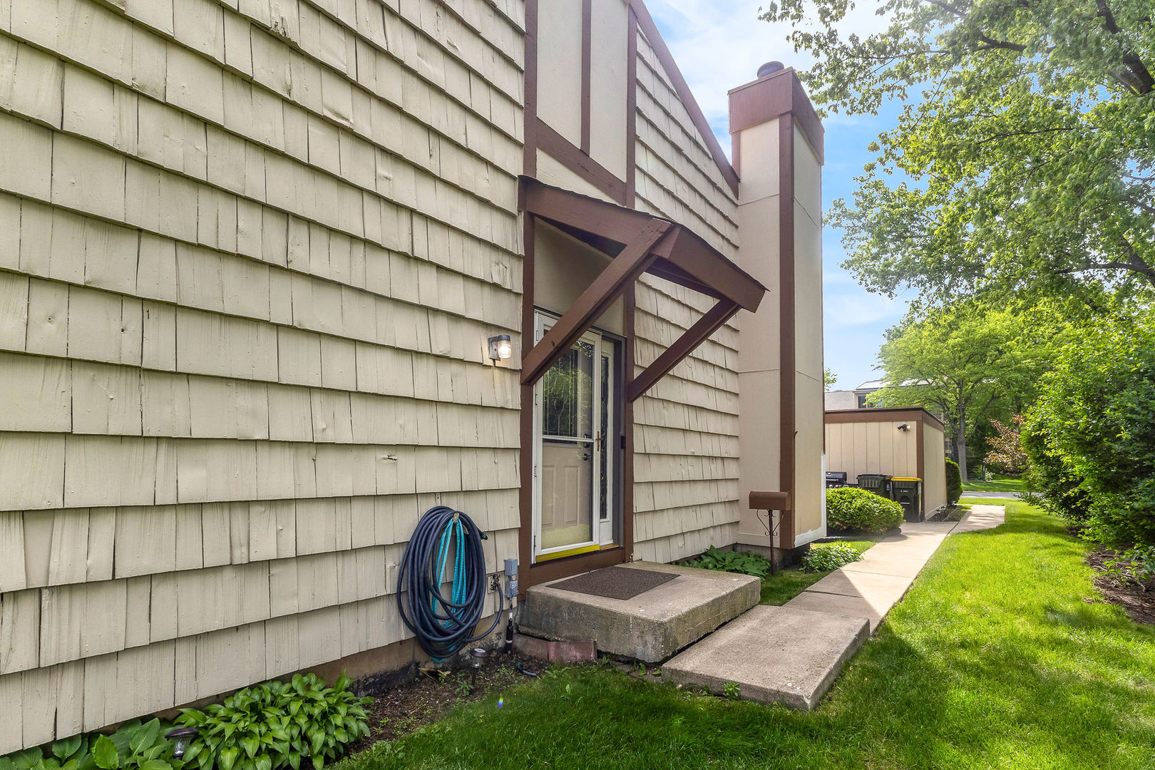 2nd image of 563 N Woodfield Trl, Roselle, IL 60172 | MLS# 12726948