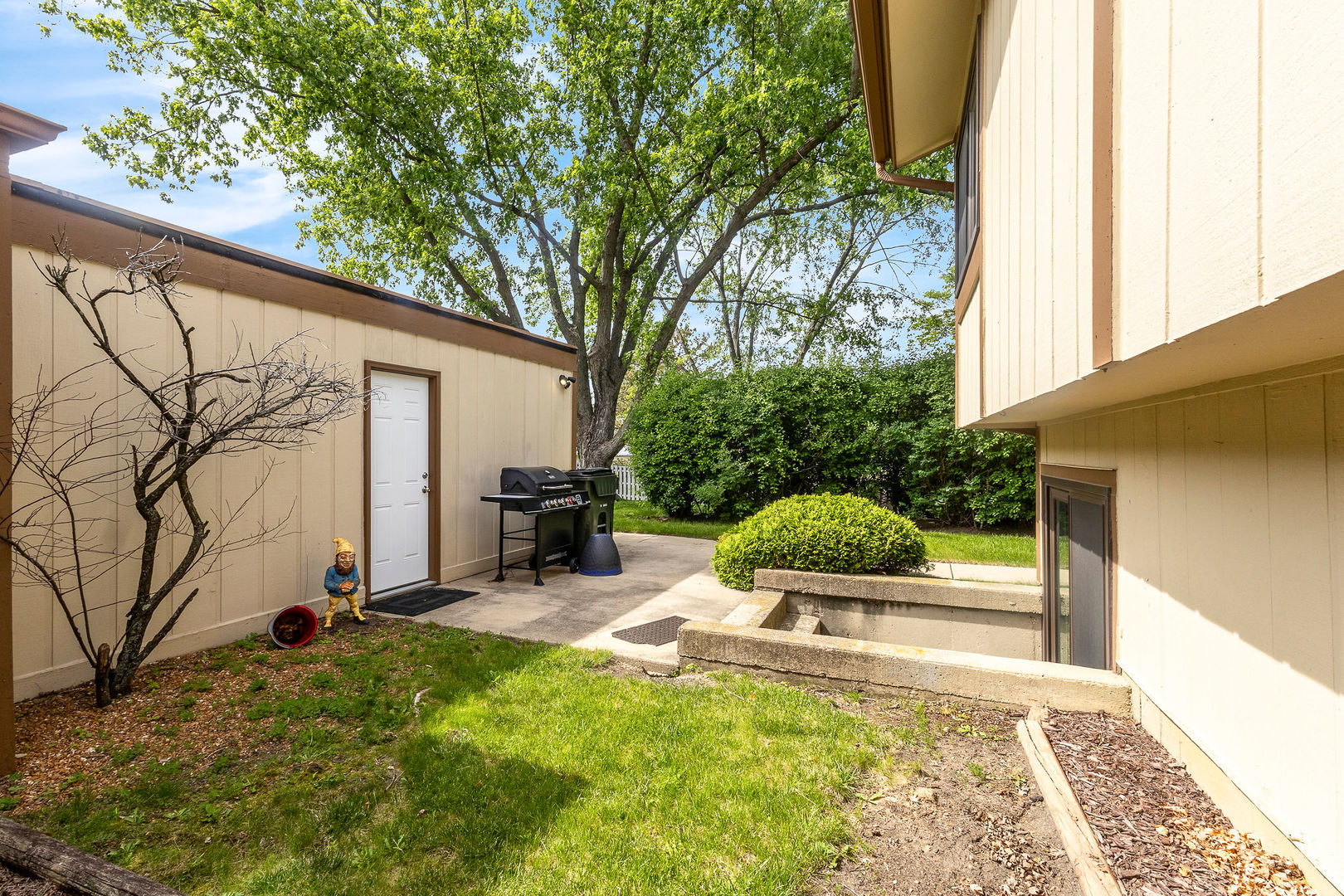 4th image of 563 N Woodfield Trl, Roselle, IL 60172 | MLS# 12726948