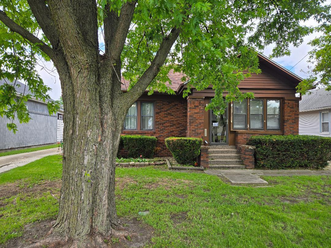 2nd image of 1113 Johnson St, Streator, IL 61364 | MLS# 12727092