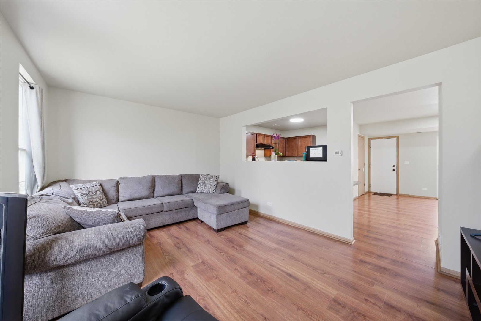 3rd image of 752 Four Seasons Blvd, Aurora, IL 60504