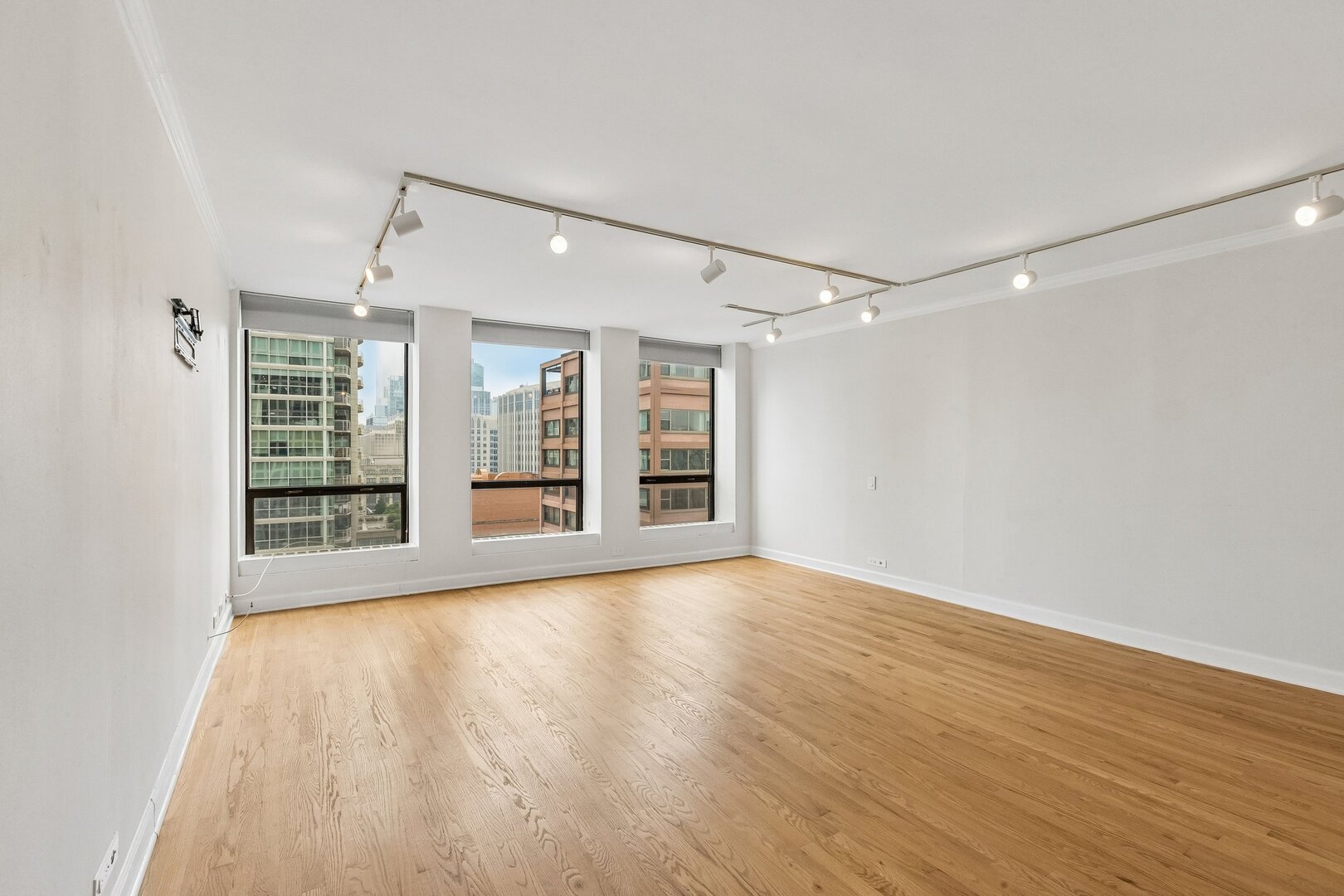 2nd image of 260 E Chestnut St #2505, Chicago, IL 60611 | MLS# 12727721