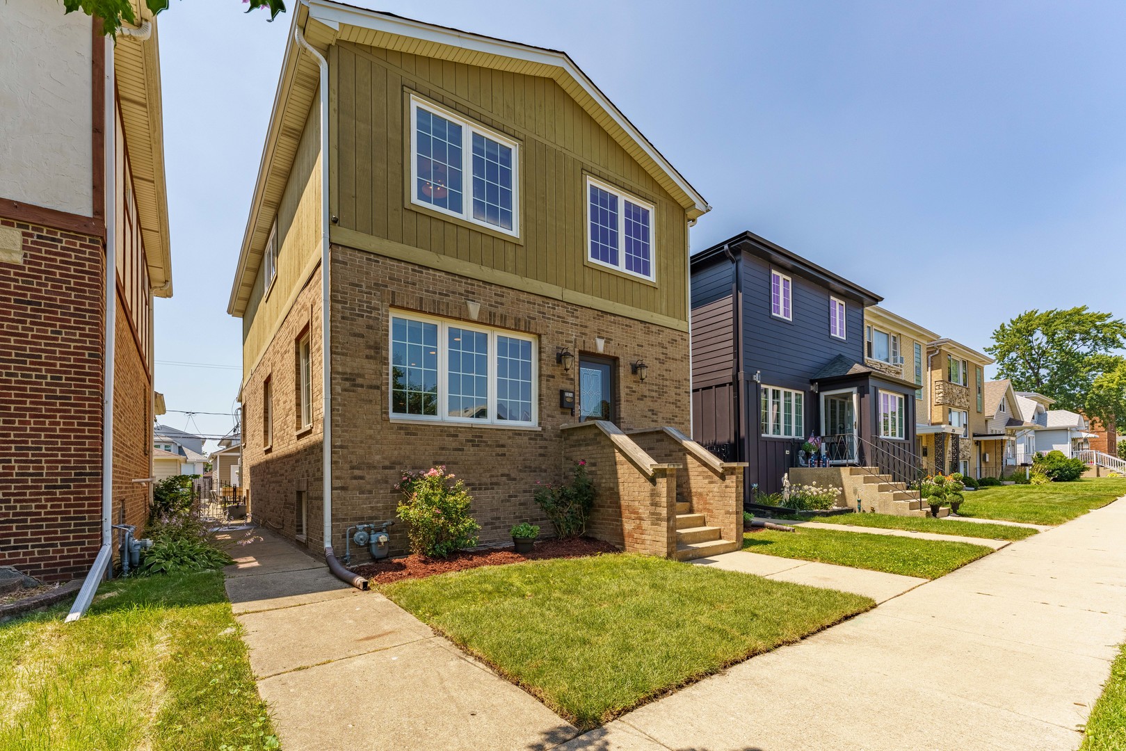 3rd image of 2030 N 72Nd Ct, Elmwood Park, IL 60707 | MLS# 12727757