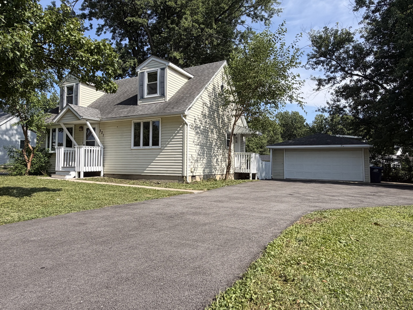 2nd image of 321 Janet Ave, Darien, IL 60561 | MLS# 12727816
