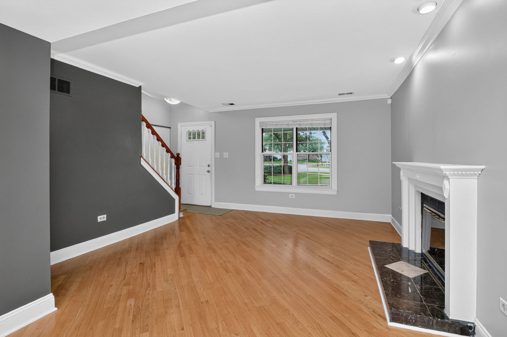 3rd image of 400 S Frontenac St, Aurora, IL 60504 | MLS# 12727854