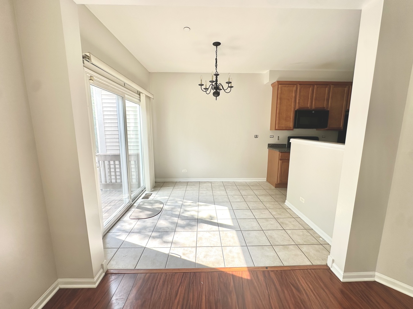 5th image of 1563 Yellowstone Dr, Streamwood, IL 60107 | MLS# 12727946