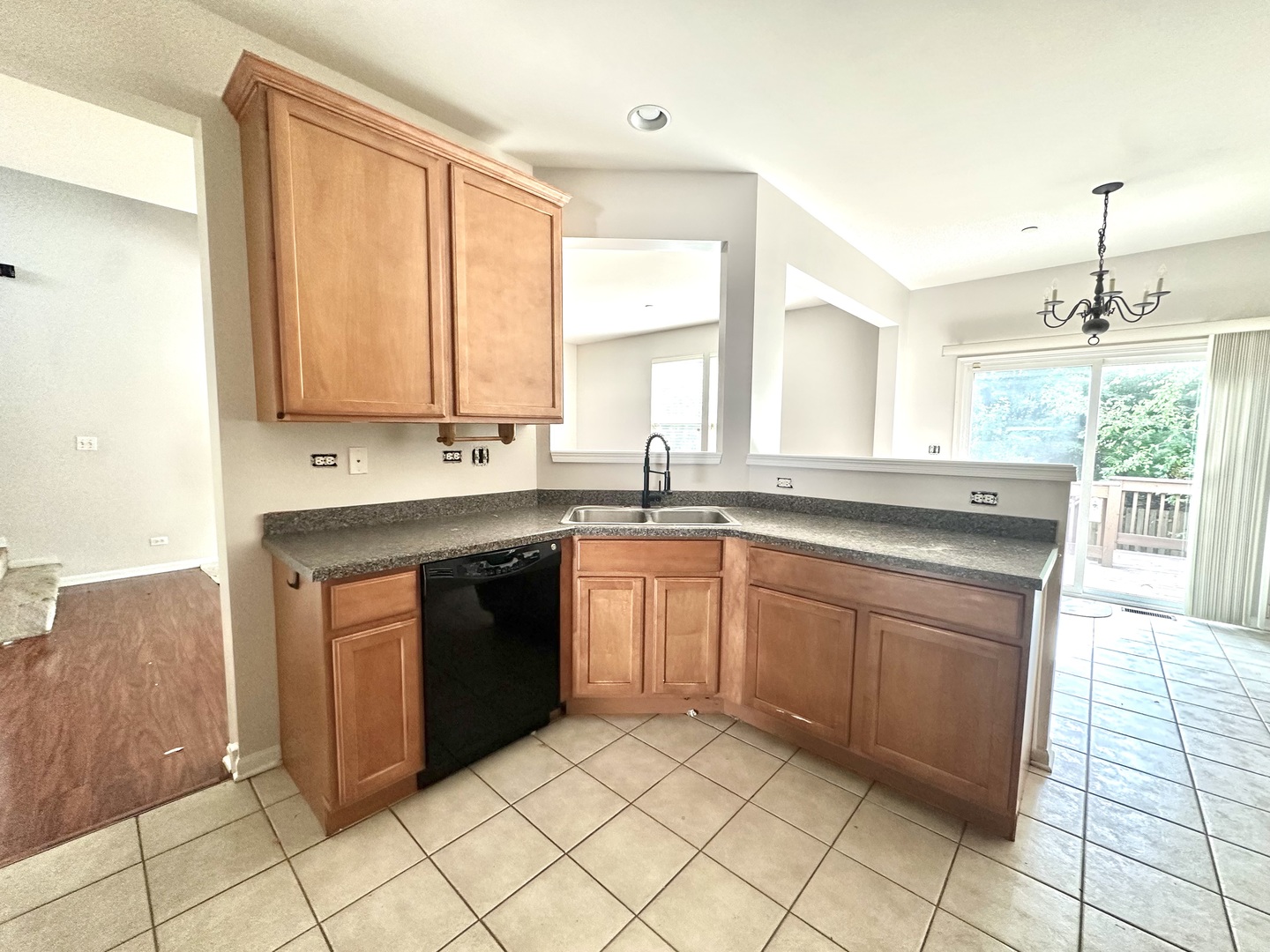 2nd image of 1563 Yellowstone Dr, Streamwood, IL 60107 | MLS# 12727946