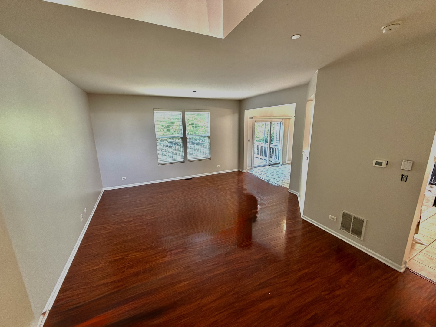 4th image of 1563 Yellowstone Dr, Streamwood, IL 60107 | MLS# 12727946