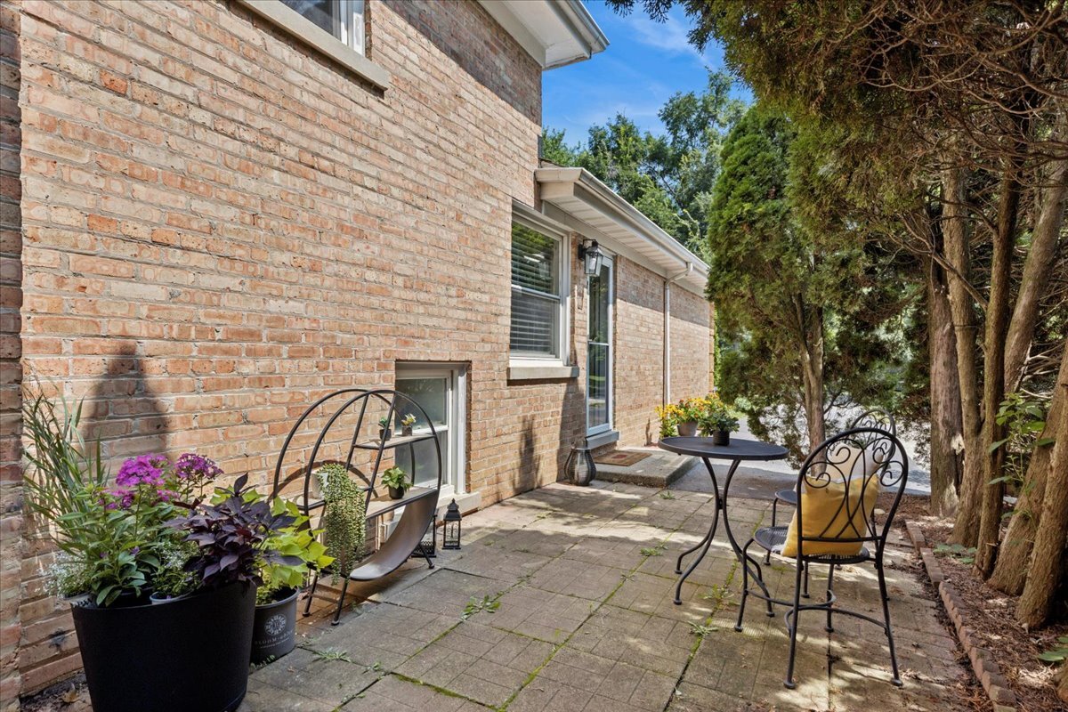 2nd image of 552 Burton Ave, Highland Park, IL 60035 | MLS# 12728137