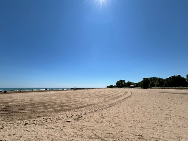 2nd image of 5855 N Sheridan Rd, Chicago, IL 60660