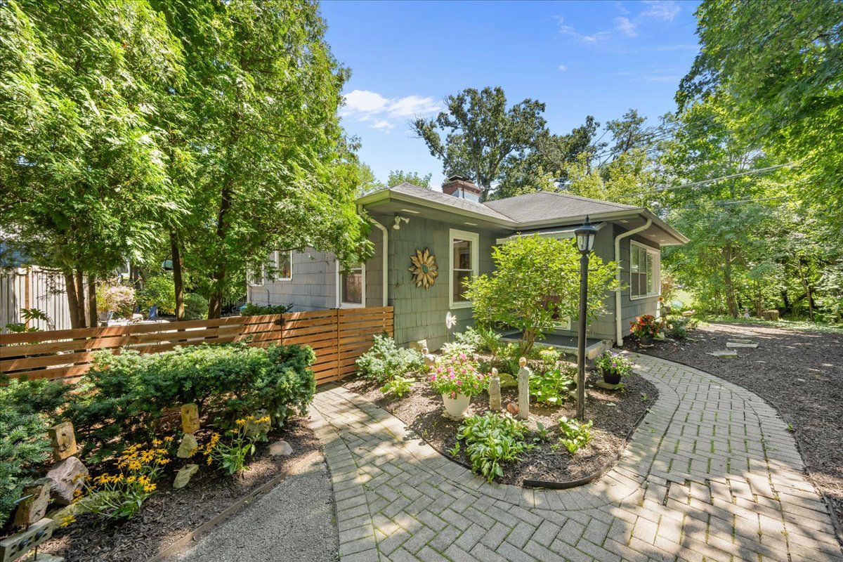 1st image of 262 Maple Hill Rd, Glencoe, IL 60022 | MLS# 12728991