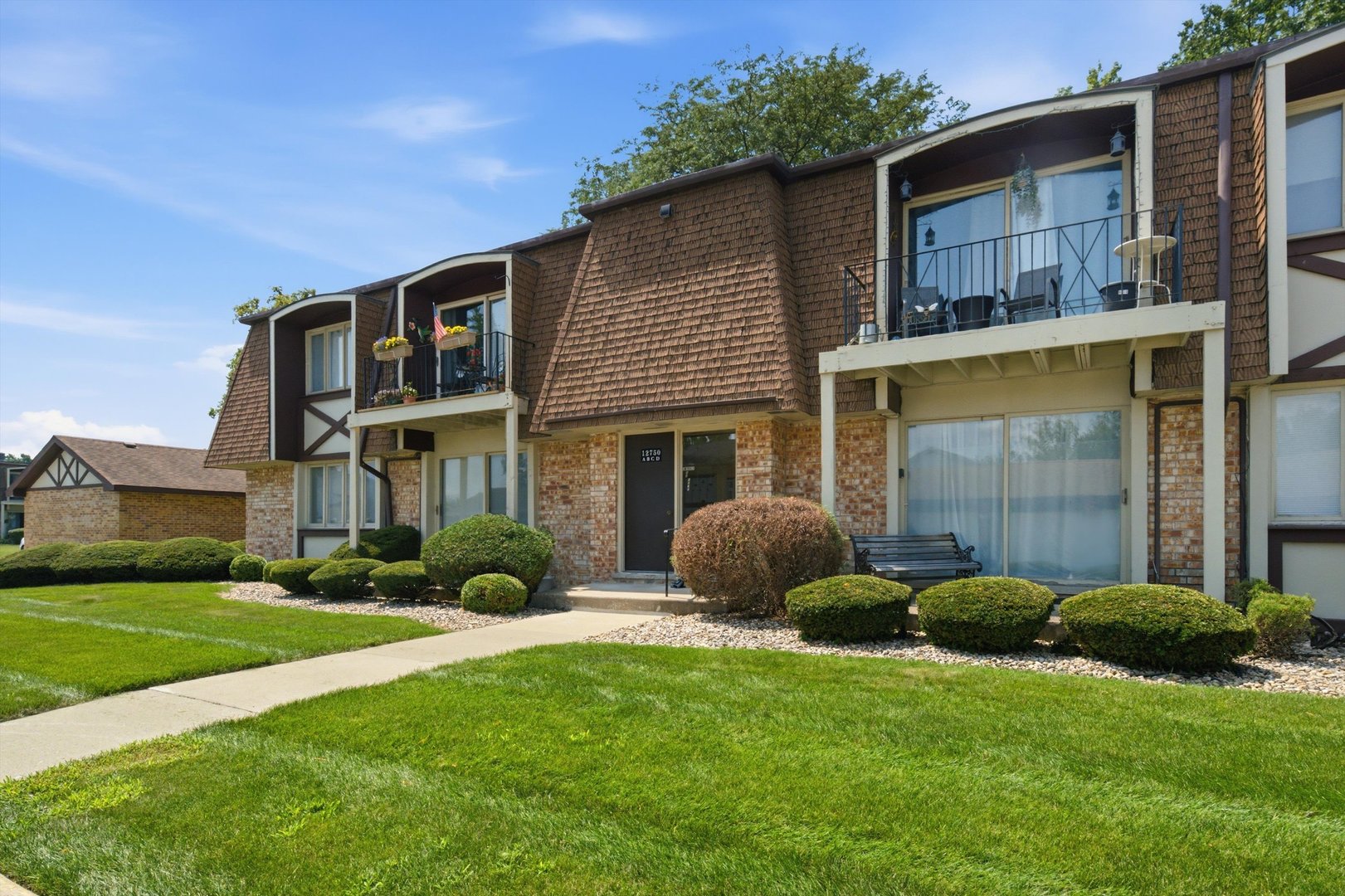2nd image of 12750 Carriage Ln, Crestwood, IL 60418