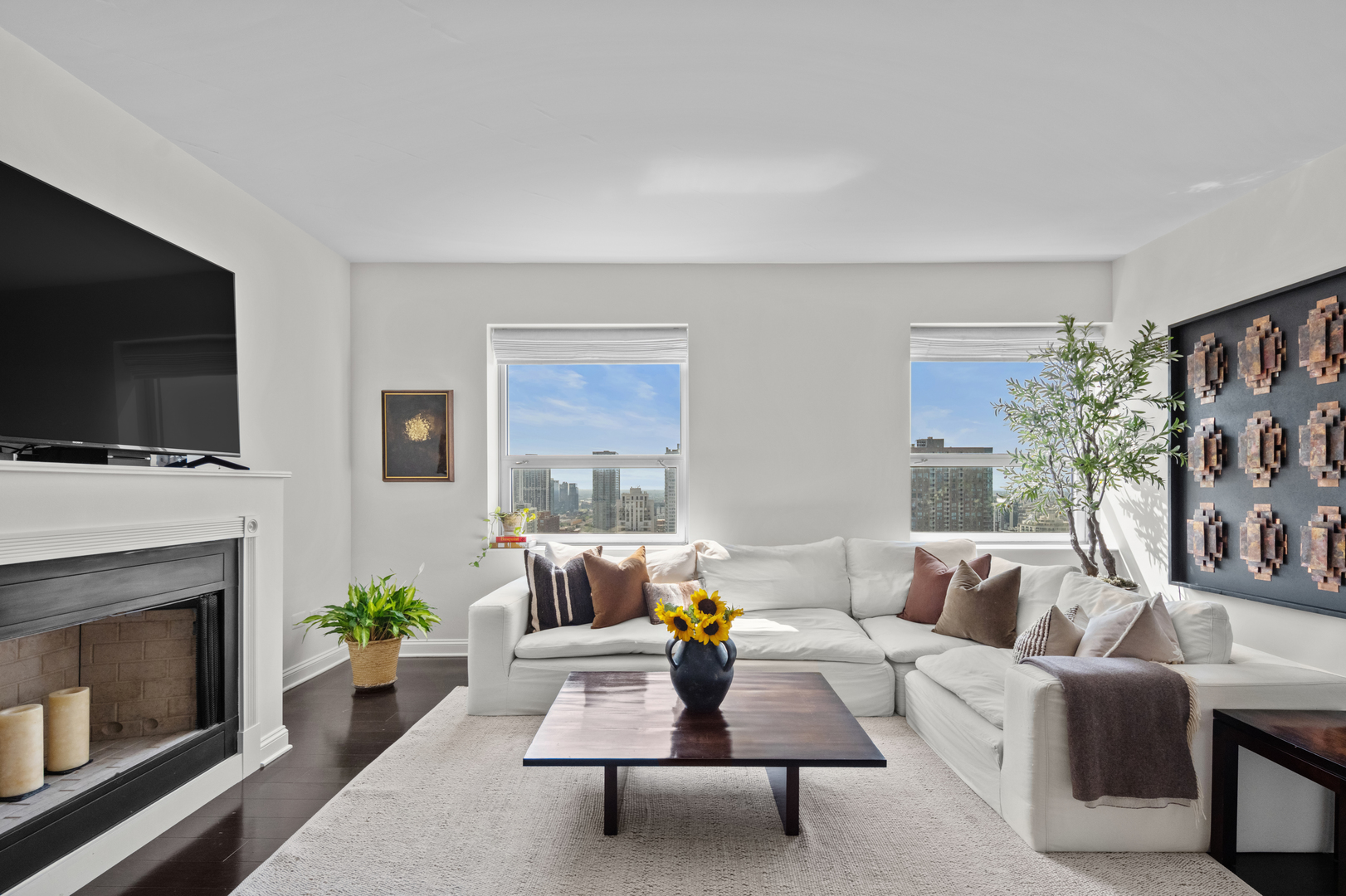 2nd image of 545 N Dearborn St #3301, Chicago, IL 60654 | MLS# 12729447