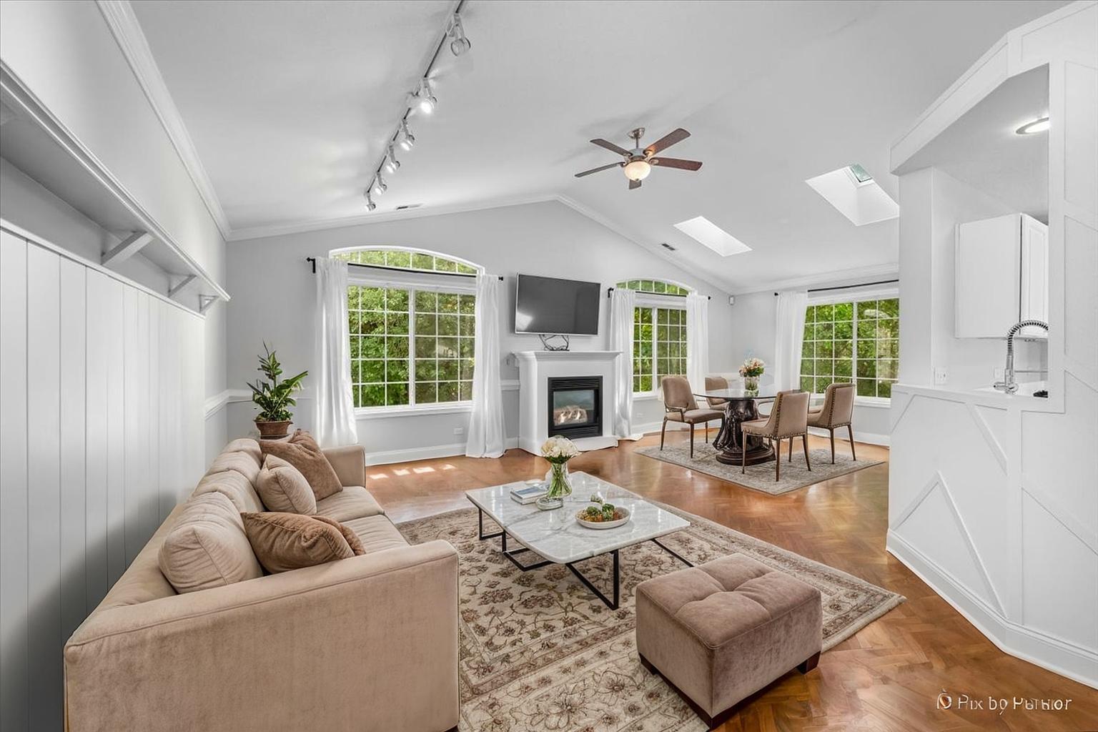 4th image of 8043 Sierra Woods Ln #8043, Carpentersville, IL 60110 | MLS# 12729729