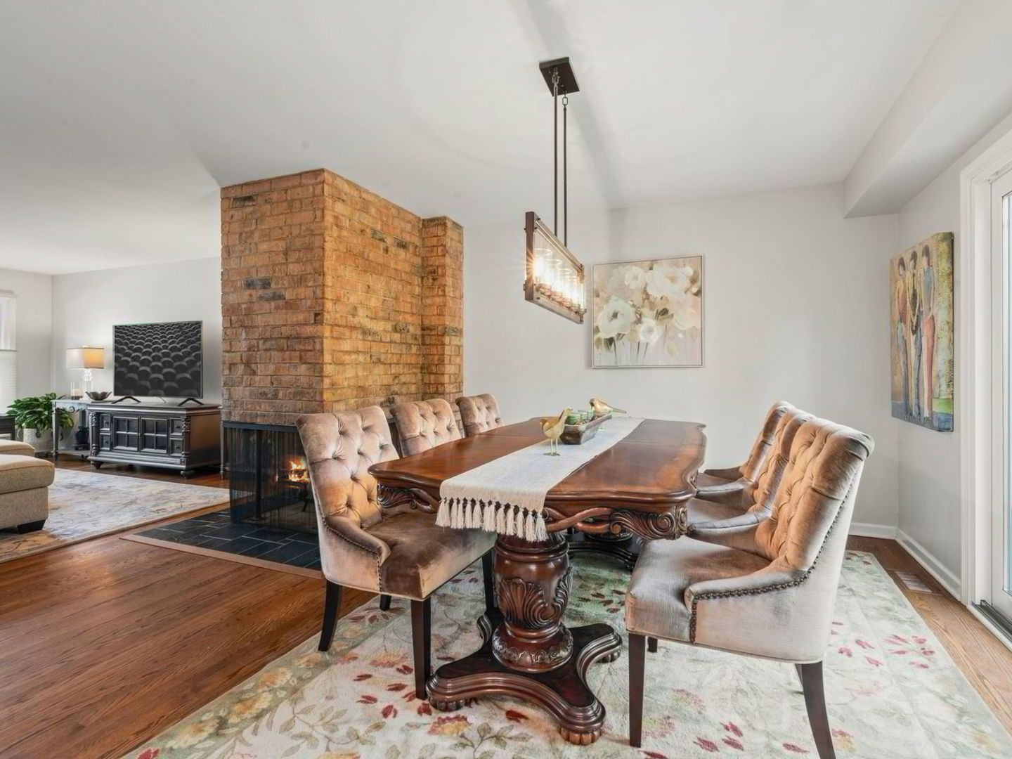 Photo 4 of Townhouse for sale at 19w082 Ave Barbizon, Oak Brook, IL 60523 | MLS# 12729770 | Listing updated on 2026-09-05
