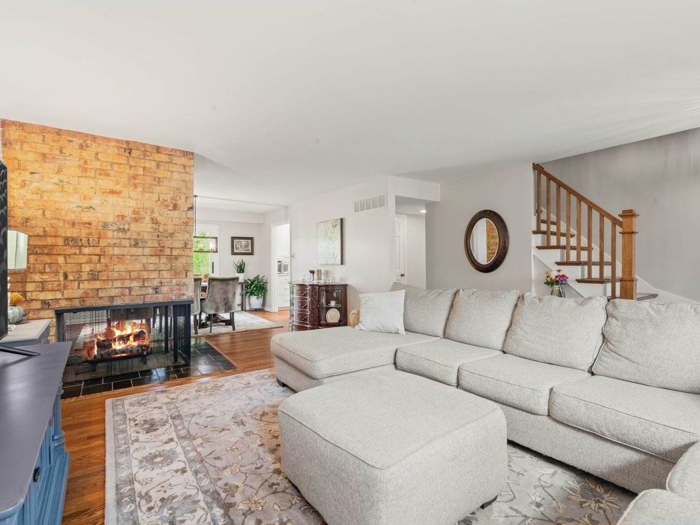 Photo 3 of Townhouse for sale at 19w082 Ave Barbizon, Oak Brook, IL 60523 | MLS# 12729770 | Listing updated on 2026-09-05